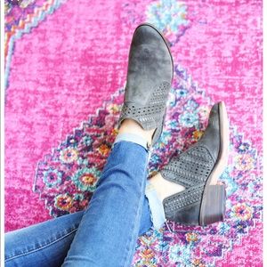 Vince Camuto Prasata Bootie🖤